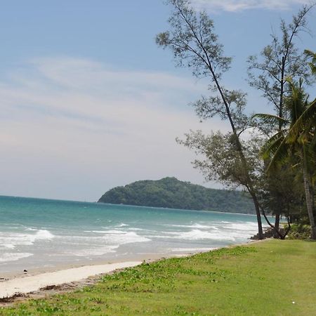 Sabah Beach Villas & Suites Кота-Кінабалу Екстер'єр фото